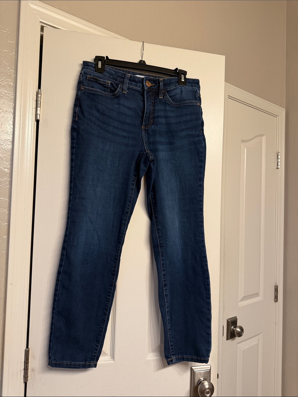 LC Lauren Conrad skinny jeans. Dark Blue